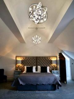 Luxury holiday home sleeps 8-12 W/Hot Tub - 9