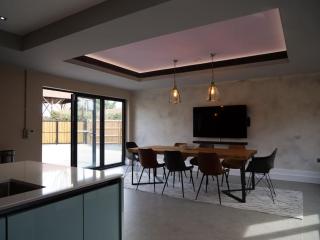 Luxury holiday home sleeps 8-12 W/Hot Tub - 4