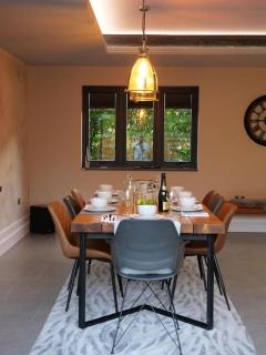 Luxury holiday home sleeps 8-12 W/Hot Tub - 1