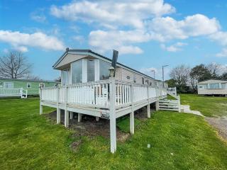 Lovely Caravan With Decking At Breydon Water In Norfolk Ref 10027Rp - Belton - 9