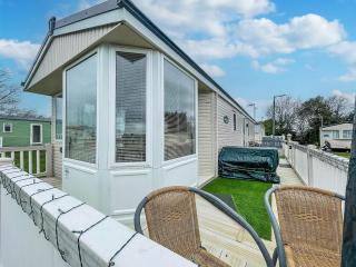 Lovely Caravan With Decking At Breydon Water In Norfolk Ref 10027Rp - Belton - 8