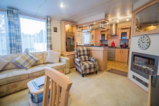 Lovely Caravan With Decking At Breydon Water In Norfolk Ref 10027Rp - Belton - 5