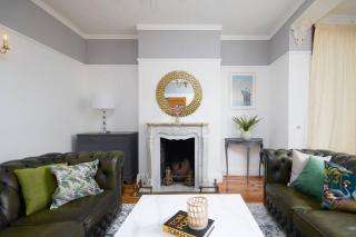 Large London home with Free parking - 0