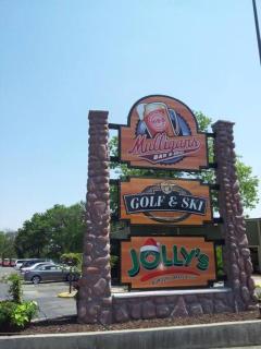 Golf 27 holes Family Solo Eco Resort Wisconsin Dells 10 minutes Ski & Tubing 2 Bedroom Suites Full Kitchen Living Room Patio - 8