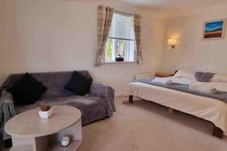 3 Bedroom Bungalow with great Sea Views, Private Hot Tub & Gardens - 7