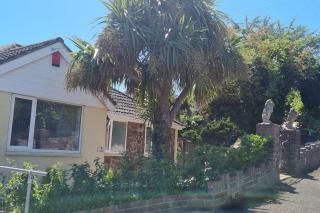 3 Bedroom Bungalow with great Sea Views, Private Hot Tub & Gardens - 3