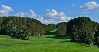 Golf 27 holes Family Solo Eco Resort Wisconsin Dells 10 minutes Ski & Tubing 2 Bedroom Suites Full Kitchen Living Room Patio - 9