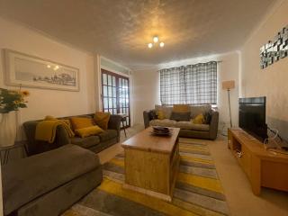 Contractor Relocations and holidays stays in Letchworth ,Newly Refurbished - 0