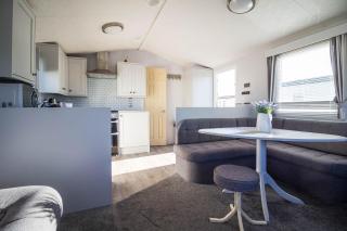 Beautiful Caravan At Manor Park Holiday Park In Hunstanton Ref 23060W - Hunstanton - 1