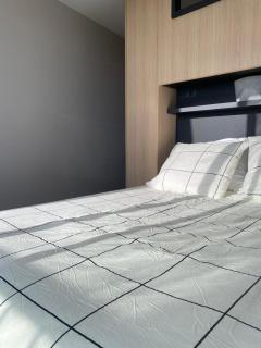 LE CALI, P2 Cabine dans une résidence avec piscine, vue mer et parking privé - 1