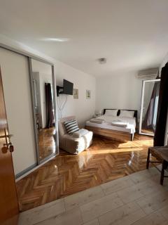 Ksenia Guesthouse Apartments and Studios - 9