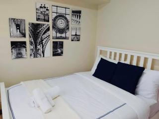 Larue cozy room in Solemare Parksuites Paranaque - Manila - 9
