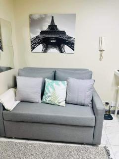 Larue cozy room in Solemare Parksuites Paranaque - Manila - 7