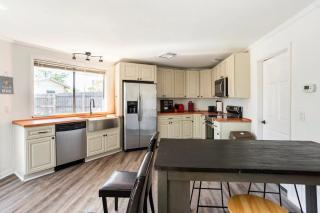 Peaceful Lydia Hide-O-Way - Unwind Near Beach, Breakfast, Spa & Go-Karts! - Panama City Beach - 1