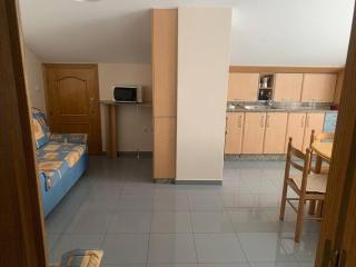 Agradable casa de piedra con aparcamiento y jardín - 1