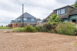 Architect designed spacious five bed house by sea - 3