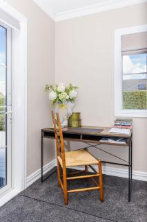 Sweet Magnolia 1 or 2 BR Suite St Kilda Cambridge with Complimentary Continental Breakfast - 0