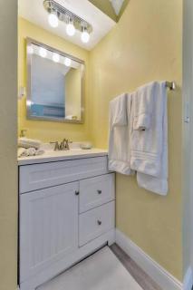 Sea Gem One bed one bath charmer steps to beach - Bradenton Beach - 5