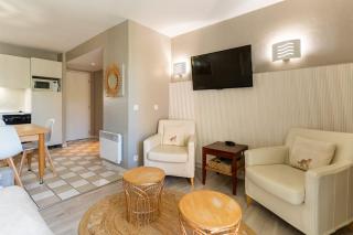 Appt 6 pers avec piscine couverte tennis et parking privé gratuit 117 - 2