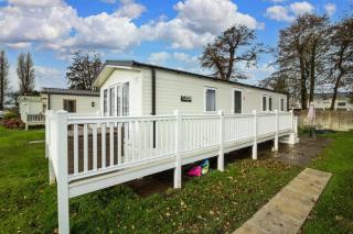Beautiful Caravan With Decking At Manor Park In Hunstanton Ref 23042B - 9