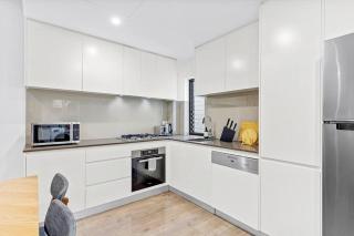 Centre of Newtown 2 Bed Apartment - Sydney - 4