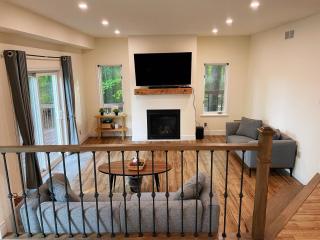 Lakeview Cottage with Private Swimming Pool - 3