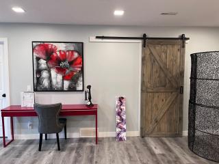 Banff Garden Suite&2mins Bus station Close LRT& Free Parking - 5