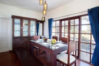 StayVista at Villa Misty Oaks with Breakfast - Ooty - 3
