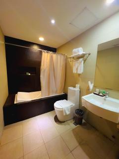 88 Courtyard Hotel - Manila - 3