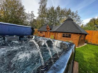 Bespoke Holiday Home With Private Pool And Hot Tub, Sleeps 8 Ref 34073P - Kings Lynn - 8