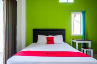 RedDoorz near Pakuwon Mall Solo Baru - 0