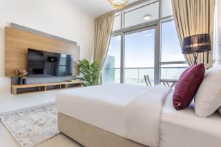 Full Golf View Studio in Damac Hills - Host & Stay - Dubai - 8
