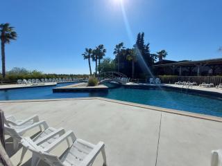 Mobil homme proche de la mer - 0