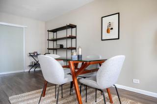 Gold Coast 2BR w Gym Roof nr Water Tower CHI-389 - 6