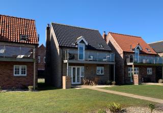 Sandy Shores at The Bay Filey, sleeps 4, 1 dog welcome for free too - Filey - 0
