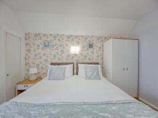 Apartment 7 - 1 bedroom Sea front location - Step free access from rear - Free Parking - 3