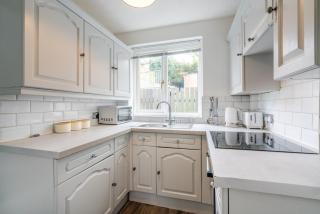 Stylish & Comfortable 3BR Spacious Home with Parking - Greenhill - 6