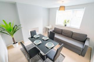 Stylish & Comfortable 3BR Spacious Home with Parking - Greenhill - 1