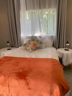 KLOOFIES GUESTHOUSE - Roodepoort - 0