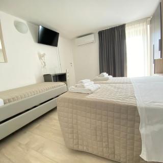 Hotel Bed and Book - 8