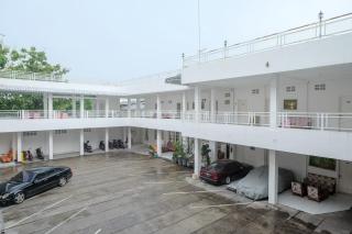 RedDoorz Plus near UMS Solo - 8