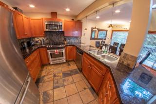 Snowy Creek 04 - Ski In Ski Out, Private Hot Tub, Short Walk to Whistler Village - 2