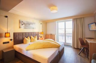 Wohlfühlhotel Hubertushof am Arlberg - Ski-In & Ski-Out - Sky Pool - 2