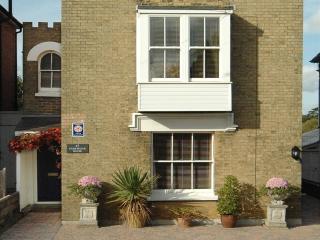 Endeavour House - Cowes - 0