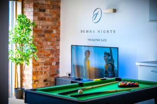 Snooker Table Apartment with 4 Beds and Free Parking - 4