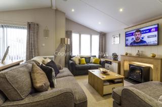 Spacious 8 Berth Luxury Lodge For Hire At Broadland Sands In Suffolk Ref 20033Cv - 1