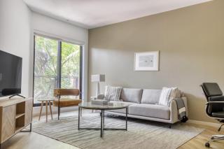 Hollywood 1BR w Gym Pool BBQ nr Metro LAX-839 - 0