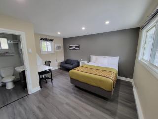 Pine Motel - 0