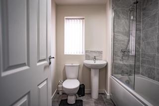 Stunning 2-Bed House in Manchester with canal view - Manchester - 1