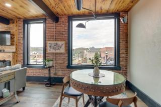 Luxurious Downtown Murphy Vacation Rental Loft! - Murphy - 4